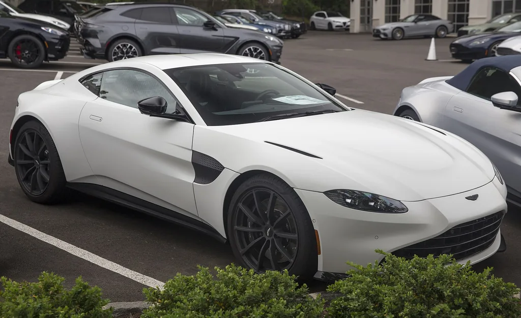 Aston Martin Vantage 2027