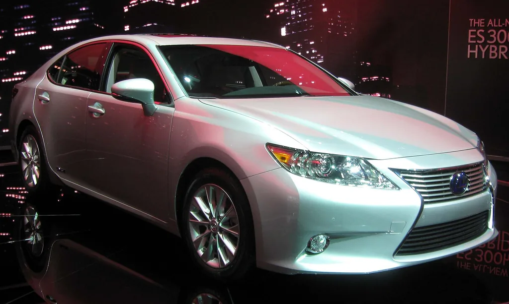 Lexus ES300H 2022
