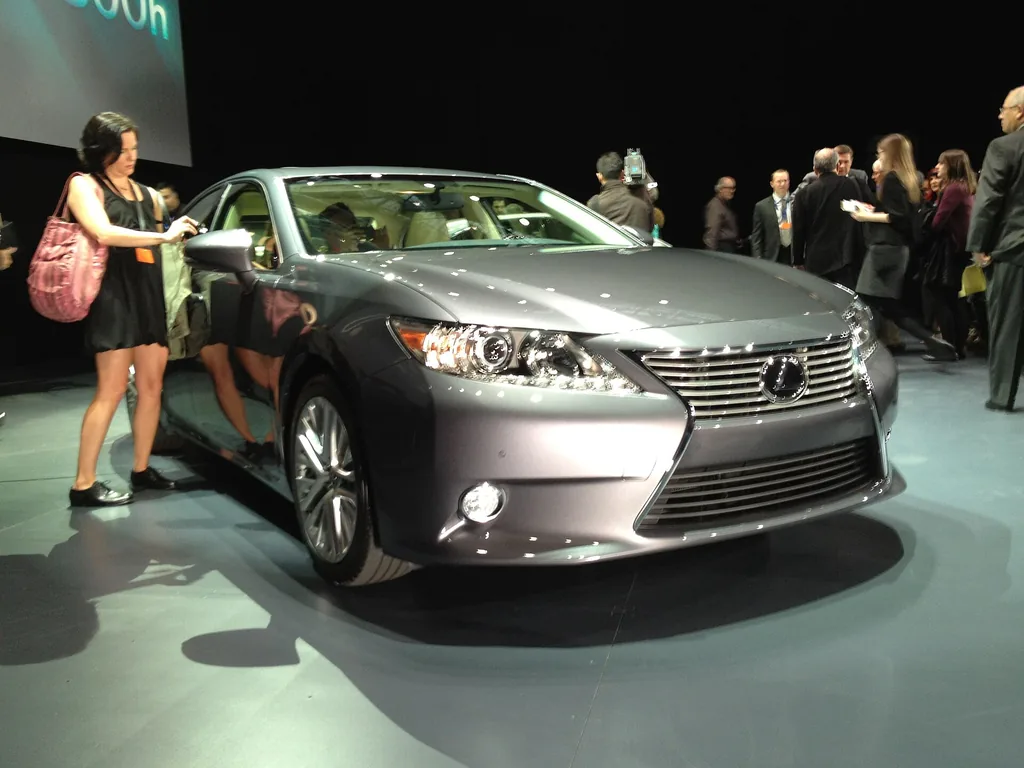 Lexus ES300H 2024