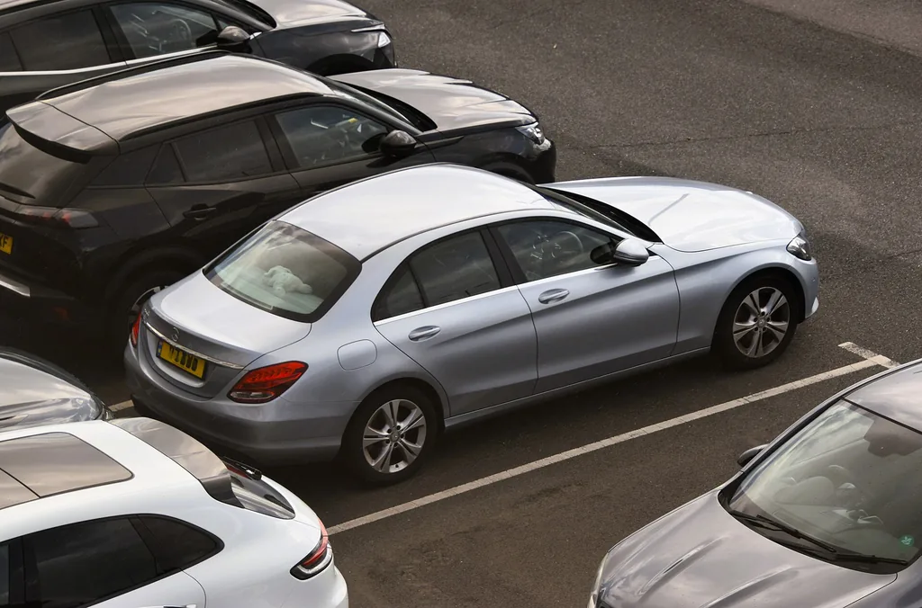 Mercedes-Benz C-200 2027