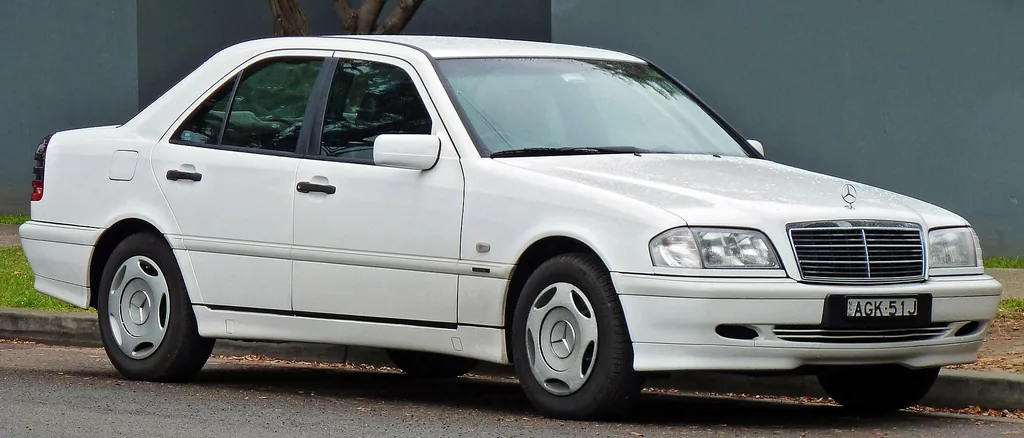 Mercedes-Benz C-200 2024