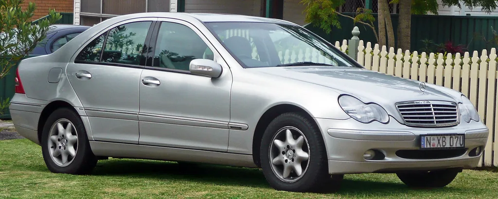 Mercedes-Benz C-200 2023