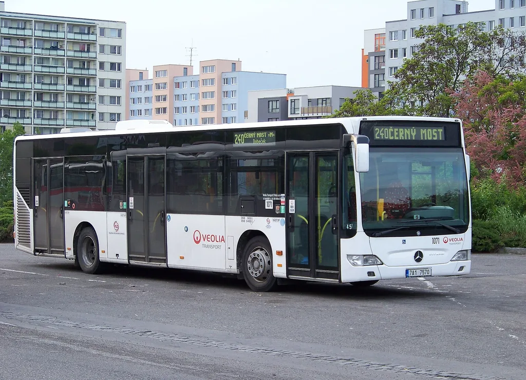 Mercedes-Benz C-240 2003