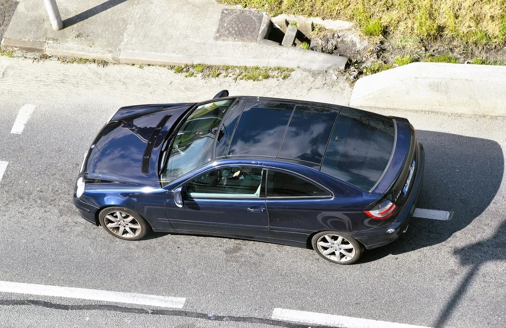Mercedes-Benz C-320 2005