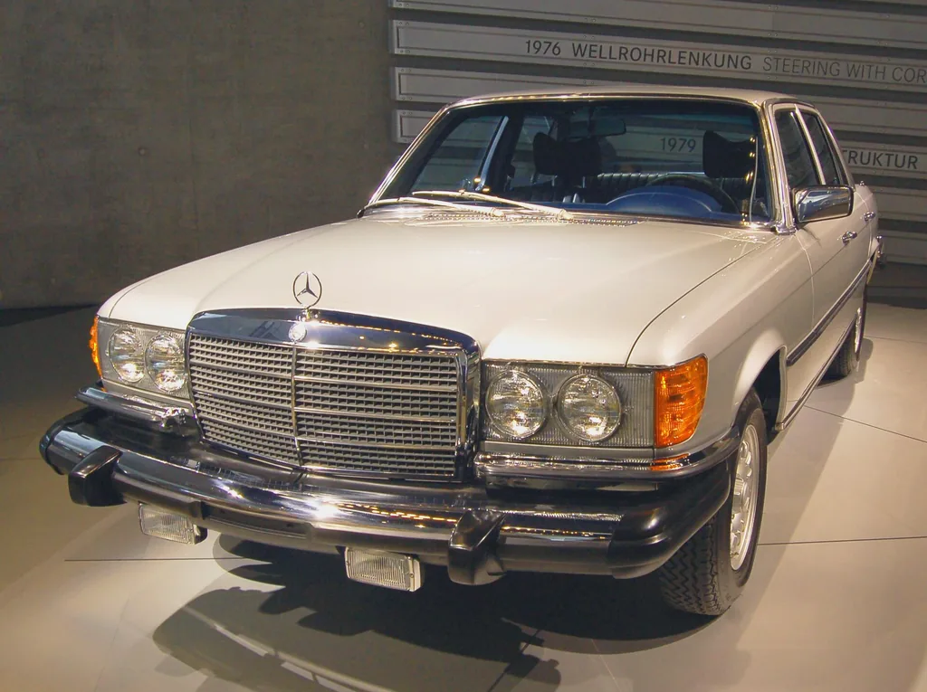 Mercedes-Benz E-300 2025