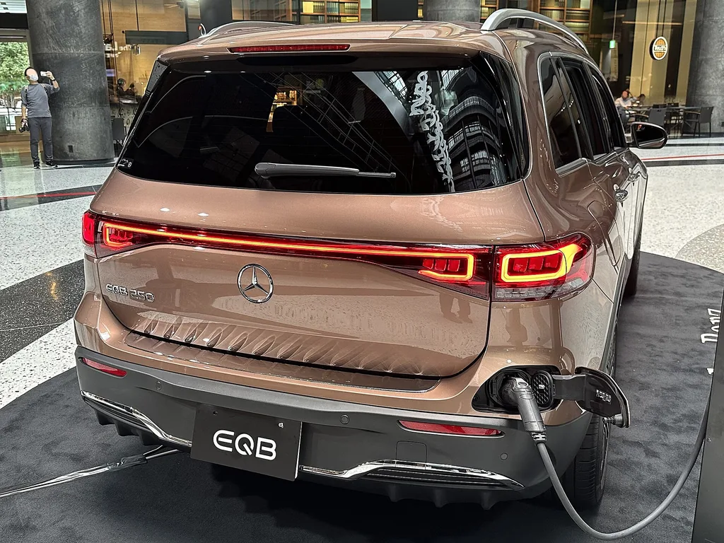 Mercedes-Benz Eqb250+ 2026