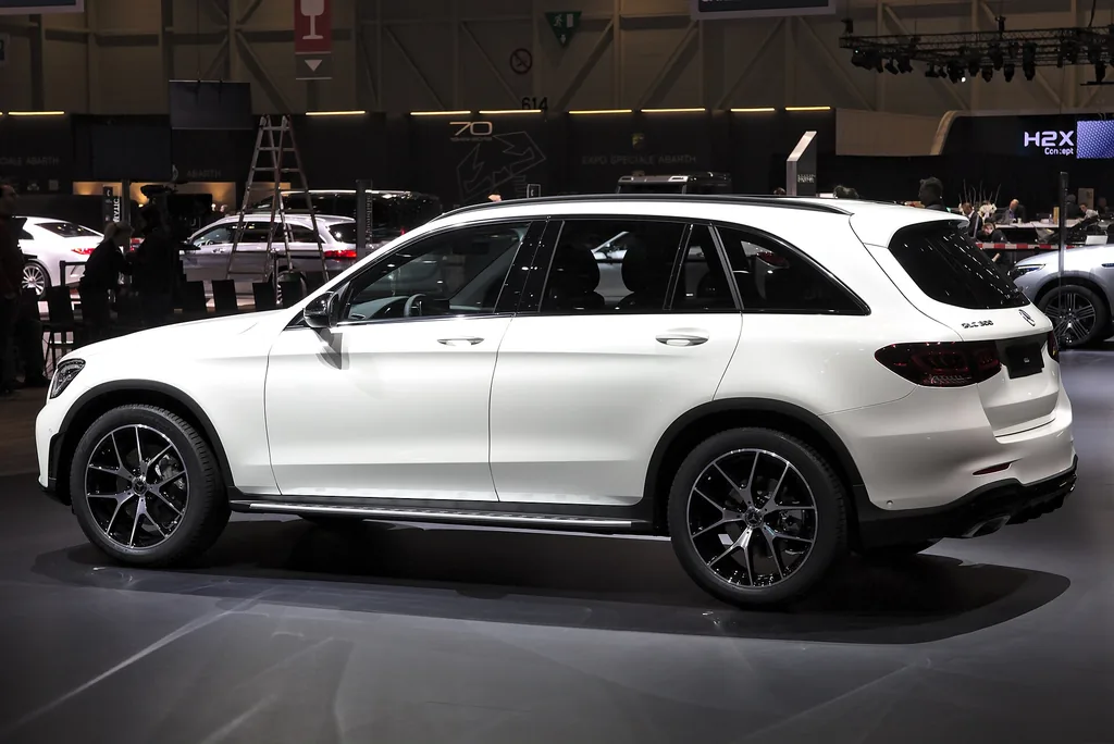 Mercedes-Benz GLC-300 2026