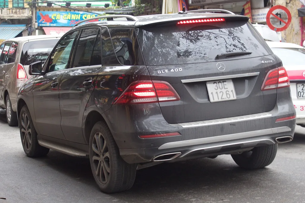 Mercedes-Benz GLE-400 2023