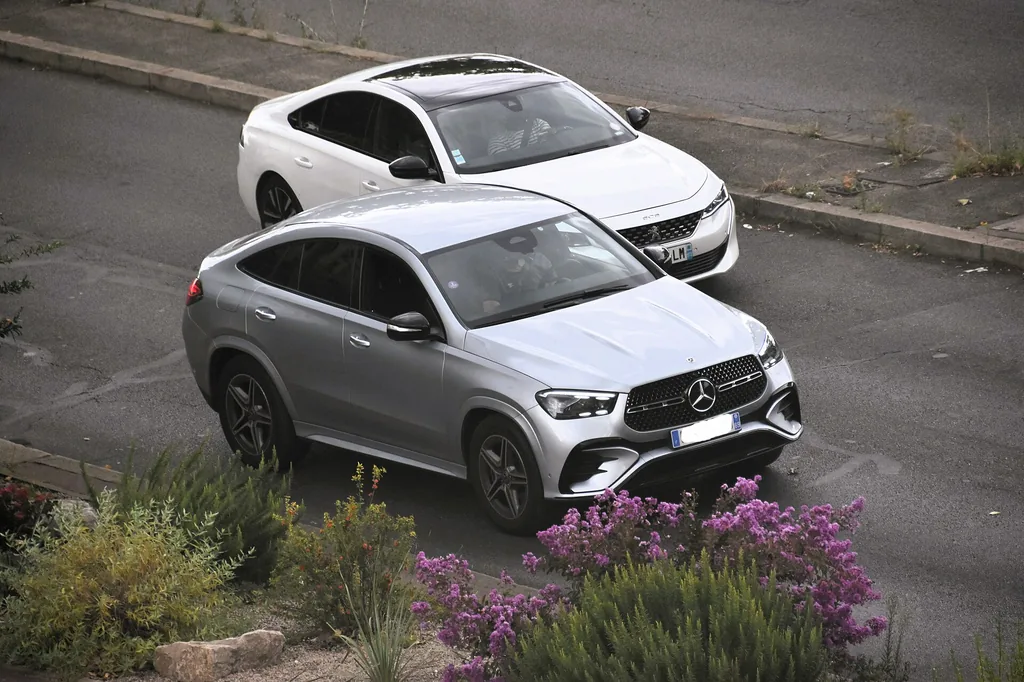 Mercedes-Benz GLE-400 2022