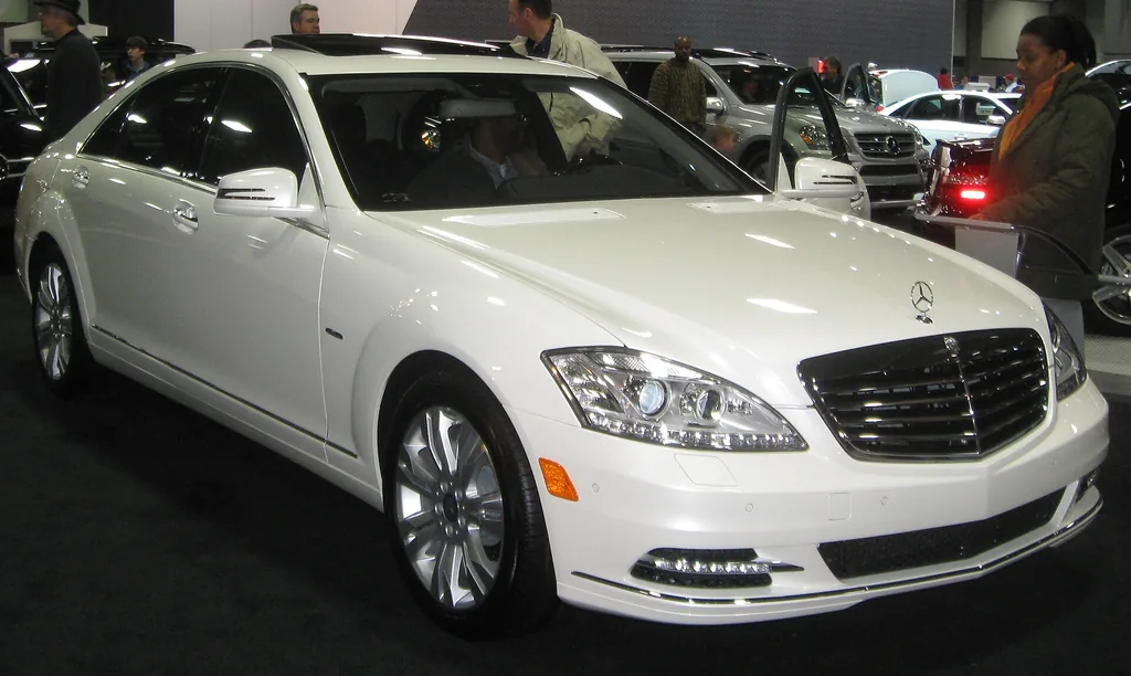 Mercedes-Benz S-400 2011