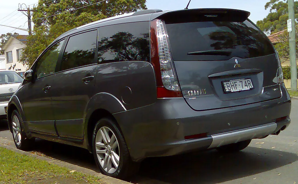 Mitsubishi Grandis 2008