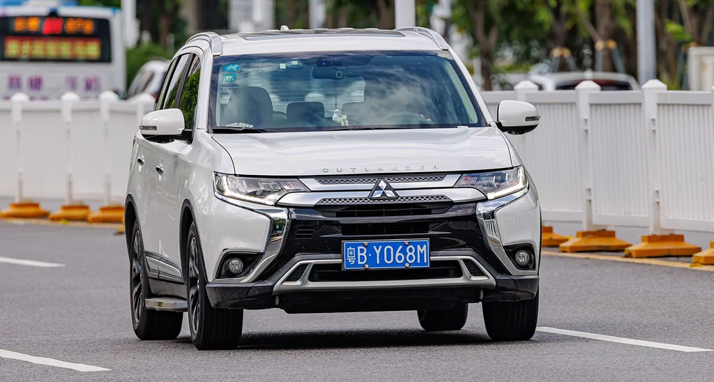 Mitsubishi Outlander 2027