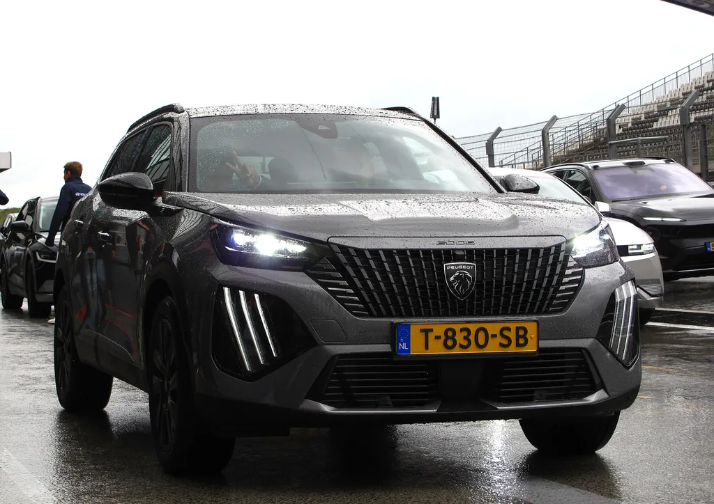 Peugeot E-208 2022